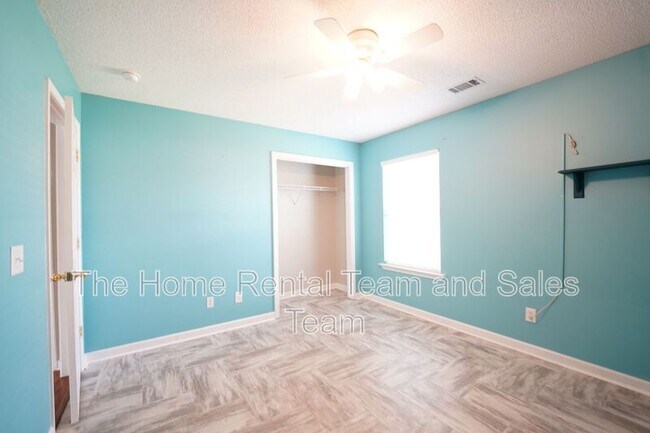 Building Photo - 134 Mustang Dr