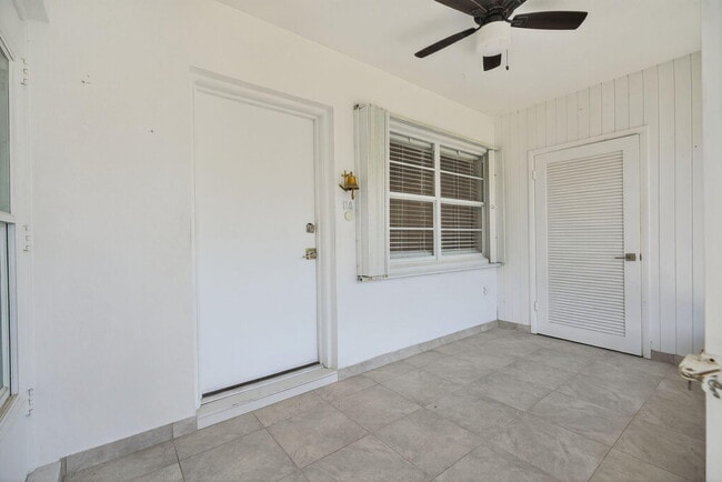 Building Photo - 110 Shore Ct