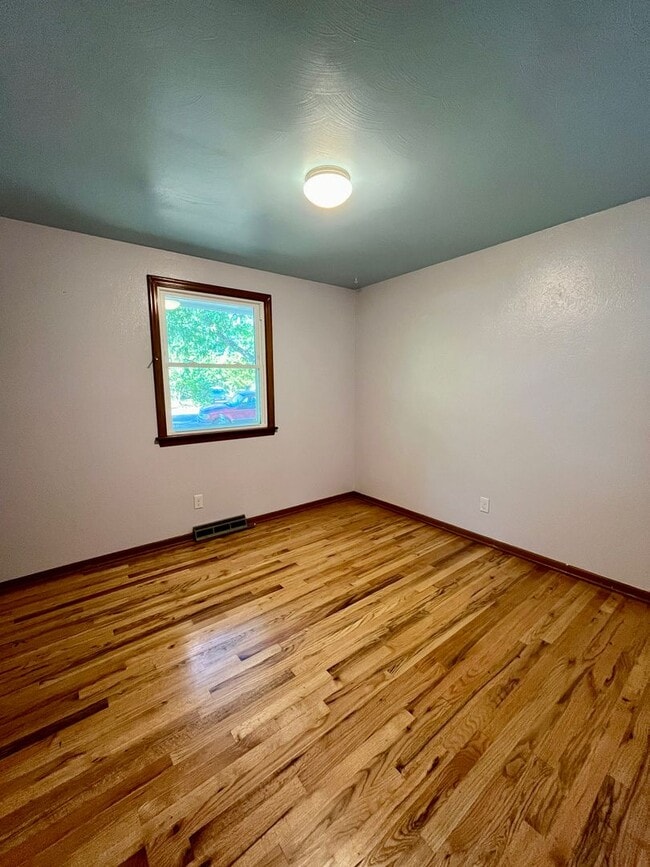 Building Photo - 3 Bedroom ranch w/ garden in the Heart of Longmont!