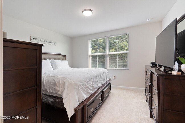 Building Photo - 305 Cyprus Ct