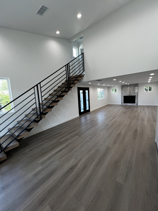 Building Photo - 14939 Tuba St