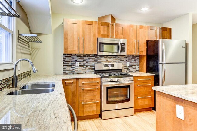 Building Photo - 737 Morton St NW