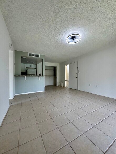 Building Photo - 588 Orange Dr