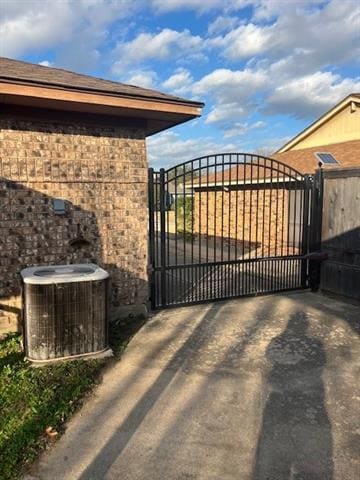 Building Photo - 2420 Dalewood Ln