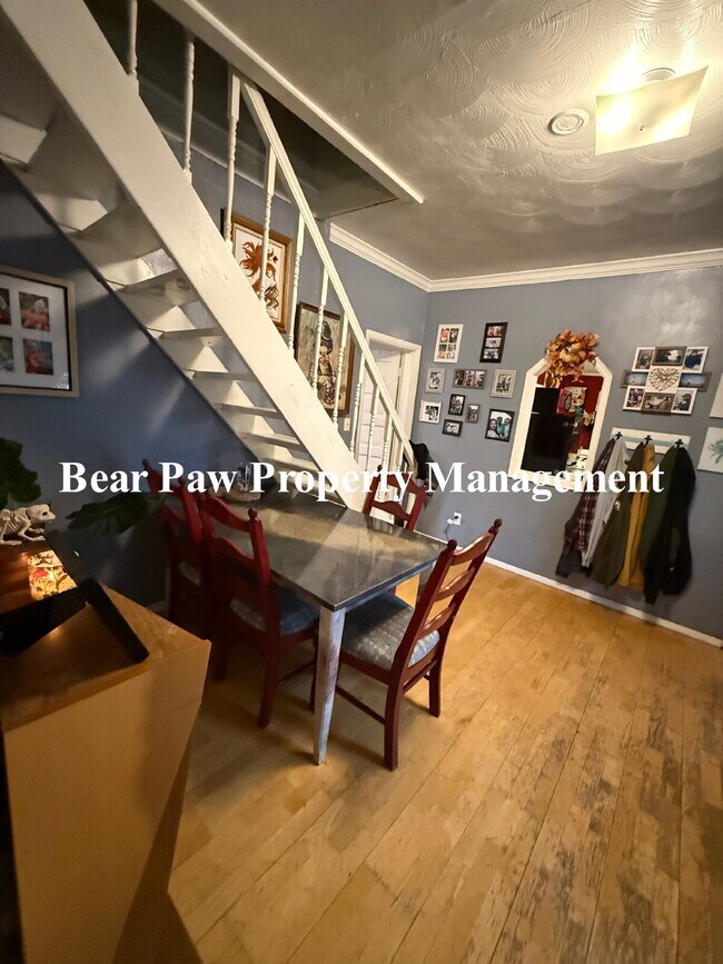 Building Photo - New Lower Prince on this Great Little Hous...