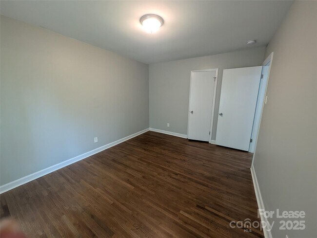Building Photo - 5713 Barrington Dr