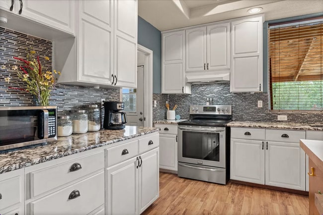 Building Photo - Navajo