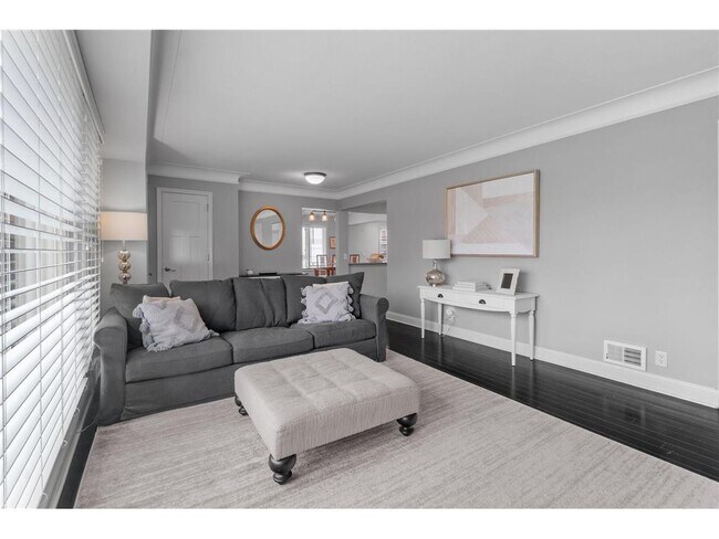 Building Photo - 5036 Richmond Dr