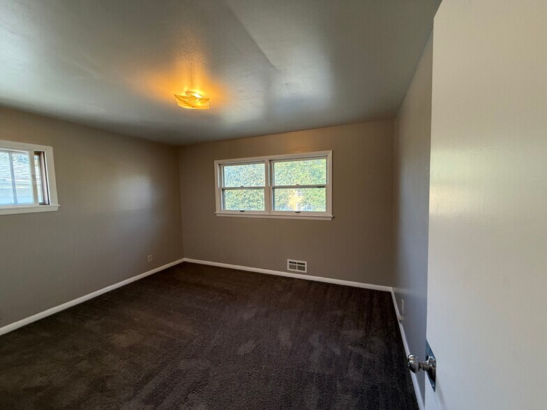 Building Photo - 5351 N 83rd St