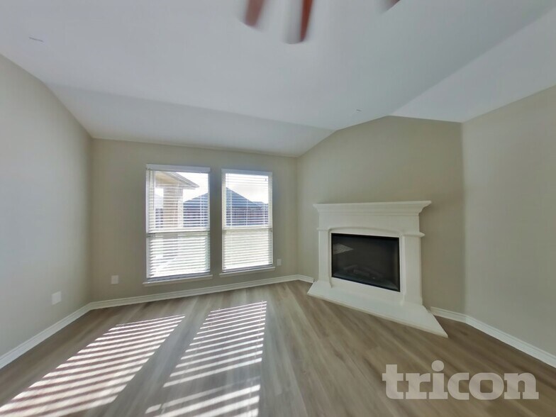 Building Photo - 3213 Shady River Trail