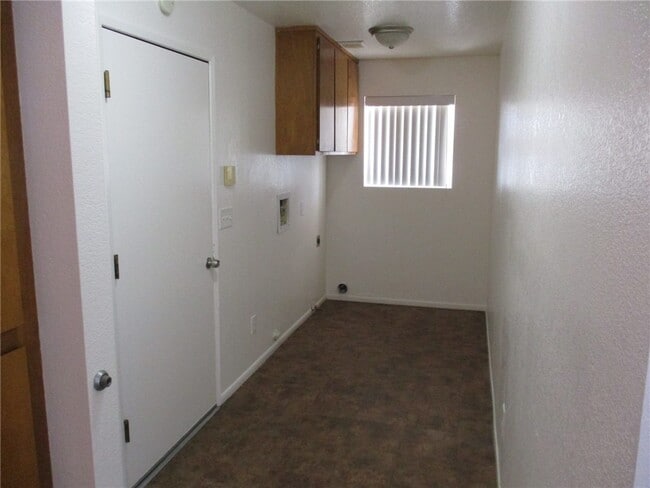 Building Photo - 1489 Bluffs Cir