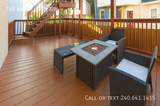 Building Photo - 749 Gresham Pl NW