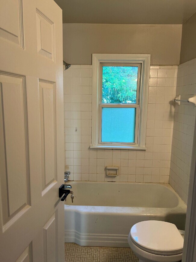 Building Photo - Great Space, Great Value – 2 Bedroom Home ...