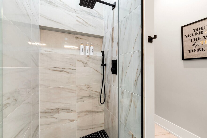 Building Photo - 318 W Grand Ave