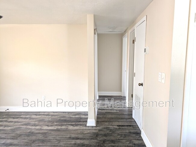 Building Photo - 8942 Temple Terrace Hwy