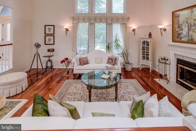 Primary Photo - 307 Sayre Dr