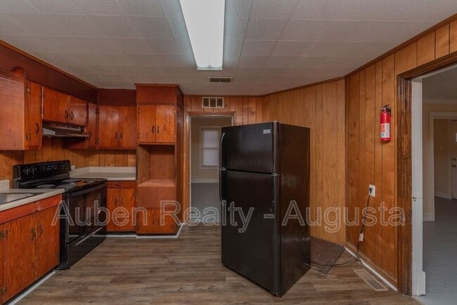 Building Photo - 151 Curry St