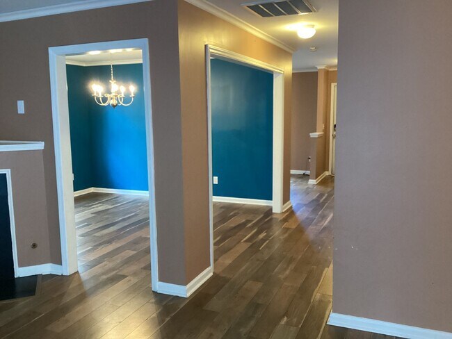Building Photo - Outstanding Four Bedroom Home Approximately Ten Minutes Away from Ft. Jackson!