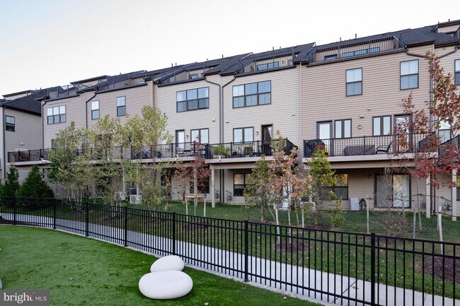 Building Photo - 5509 Valmarana Way