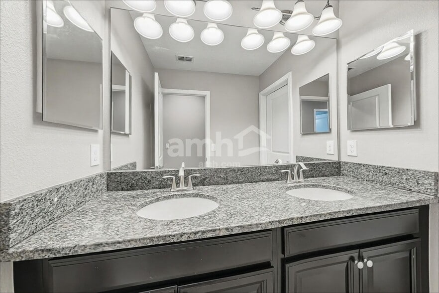 Building Photo - 14206 Blue Dasher Dr