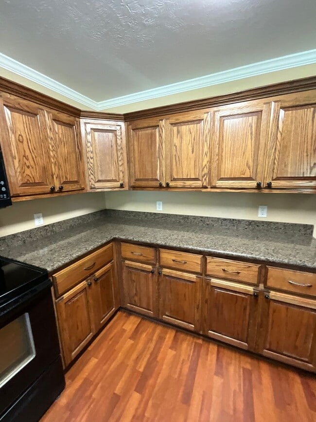 Building Photo - 110 James Dr