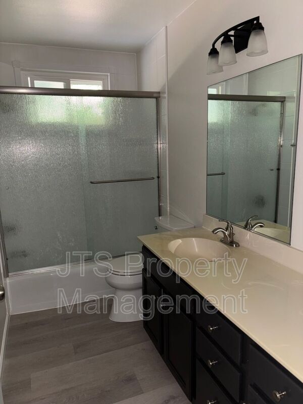Building Photo - 5205 Valonia St