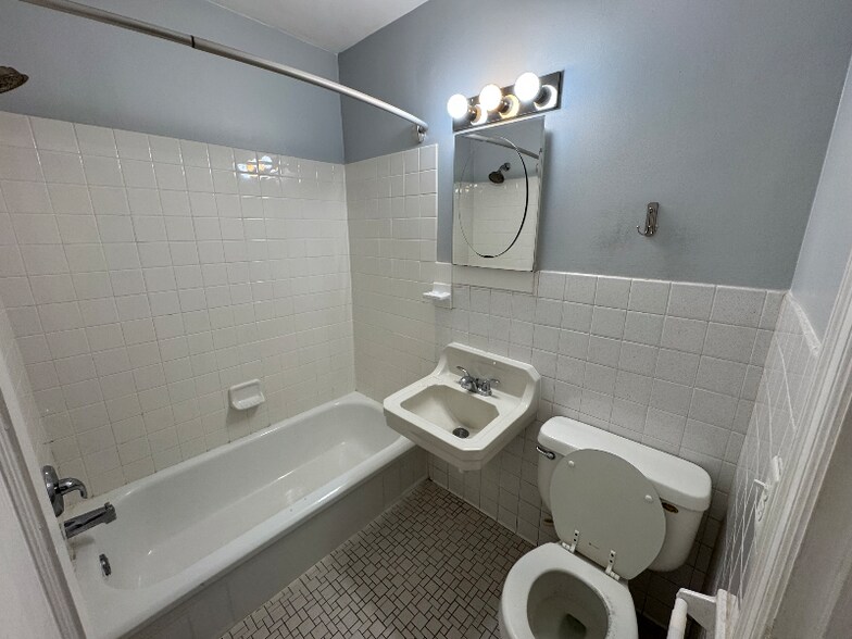 Building Photo - 4634 Cedar Ave S