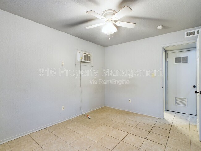 Building Photo - 15112 Bellaire Ave