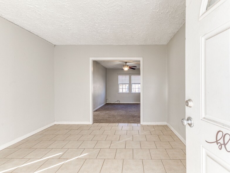 Building Photo - 1127 East 26th Pl N