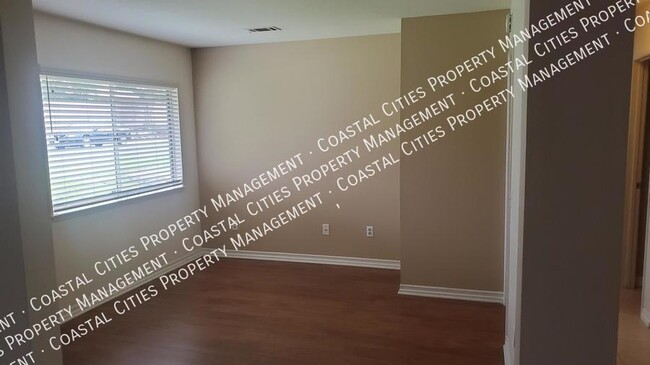 Building Photo - 1696 Carmel Cir E