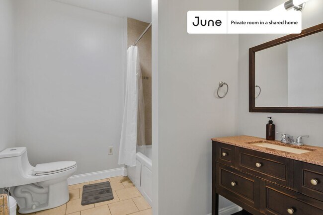 Building Photo - Room in Shared 5 bed/2.5 bath home in Roxbury