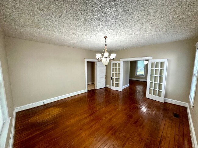 Building Photo - 321 50th St