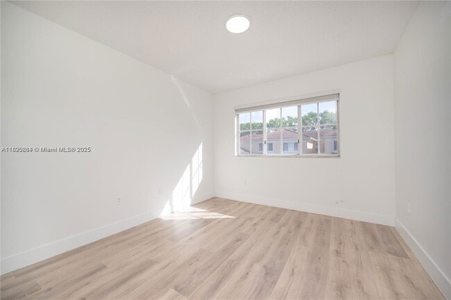 Building Photo - 2406 Centergate Dr