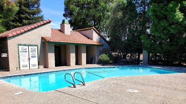 Building Photo - 5965 E Shields Ave