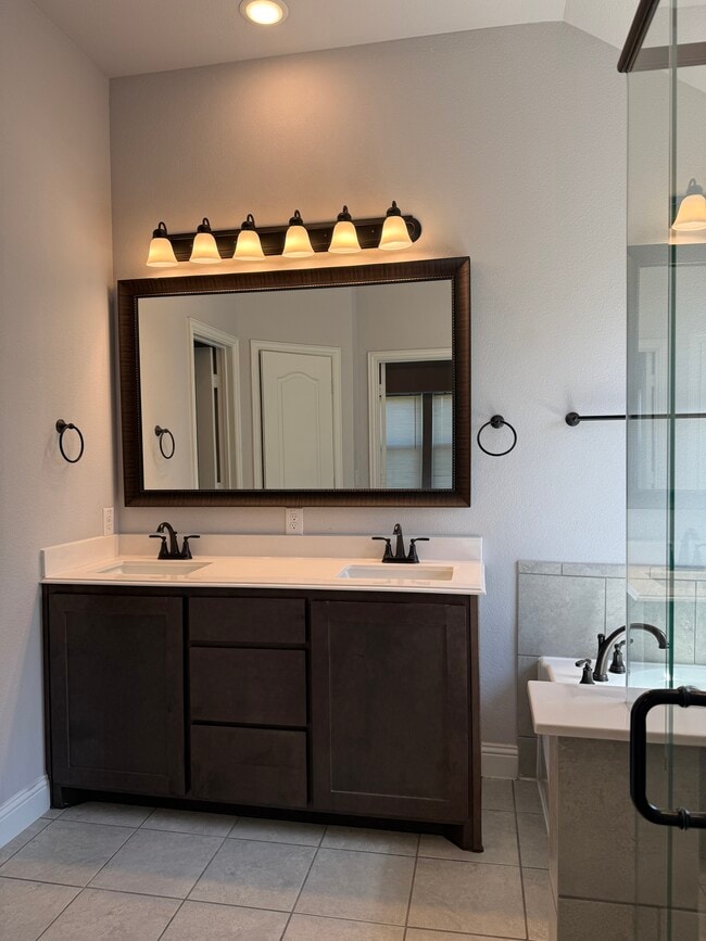 Building Photo - 1332 Fox Gln Trl