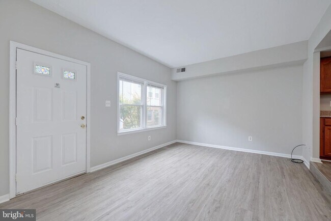 Building Photo - 98 N Bedford St