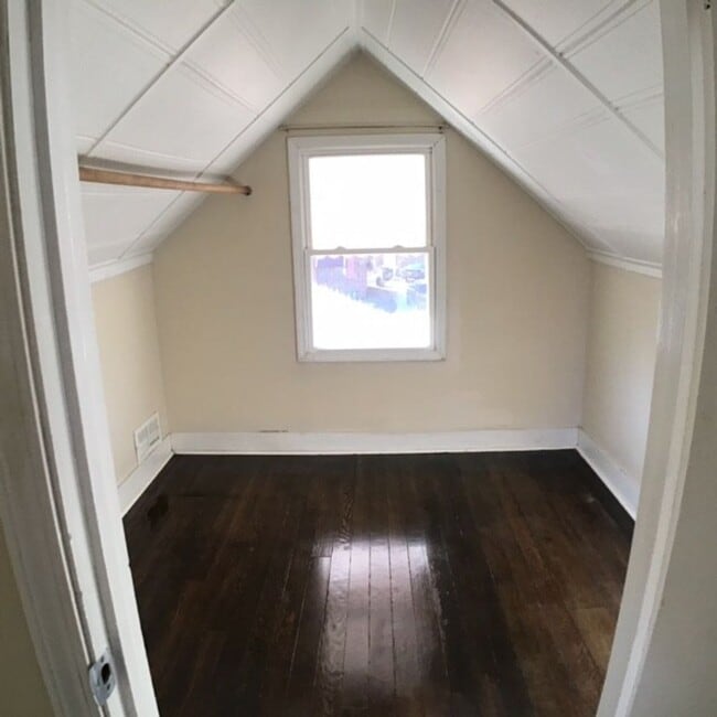 Building Photo - Beautiful 4 bedroom house in great Dolton ...