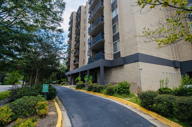 Building Photo - Upscale 1BR/1BA Condo with Balcony & City ...