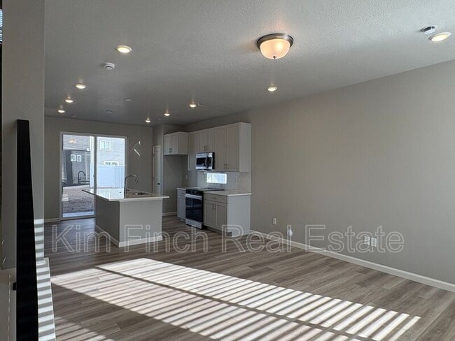 Building Photo - 56 E Portico Ln