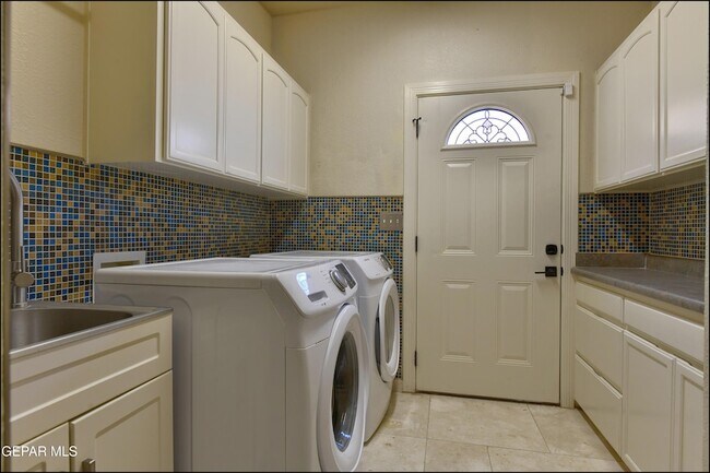 Building Photo - 6732 Pearl Ridge Dr