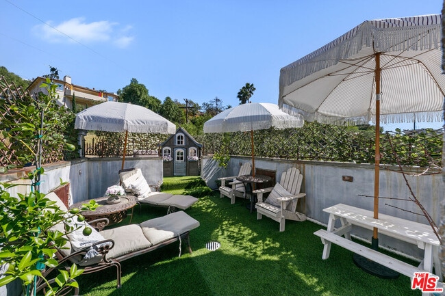 Building Photo - 2851 Seabreeze Dr