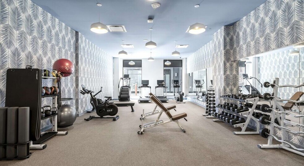 Building Photo - 1135 W Winona St