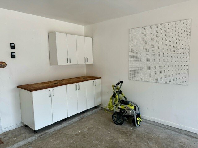 Building Photo - 9035 Rippling Fields Dr