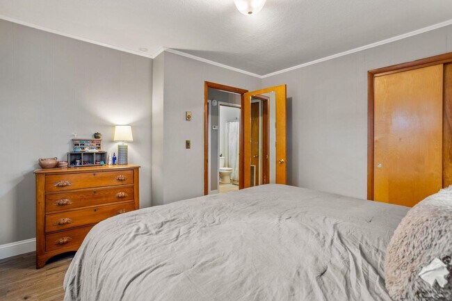 Building Photo - 3 Bedroom / 2.5 Bath Home ? Johnson City, TN