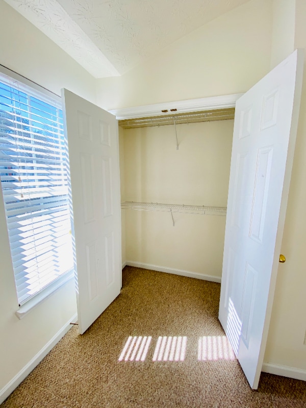 Building Photo - 619 Kenridge Way