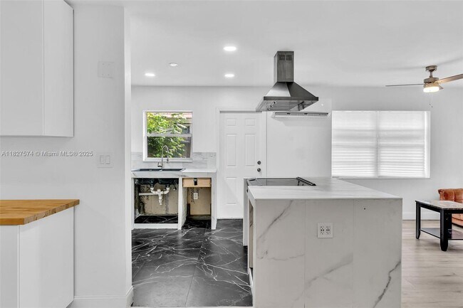 Building Photo - 1517 NW 8th Ave