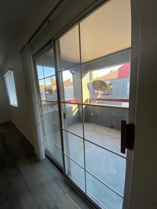 Building Photo - CUTE REMODELED ONE BEDROOM UNIT IN GATED C...