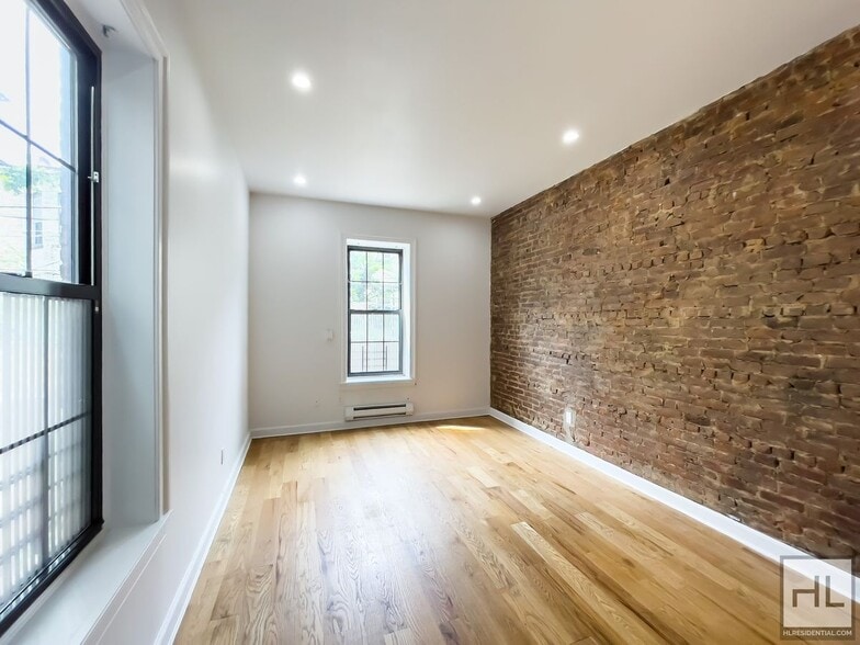 Building Photo - EASTERN PARKWAY / Spacious 4-Bed, 3-Bath D...