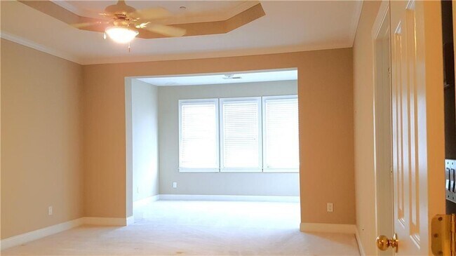Building Photo - 3002 Montclair Cir SE