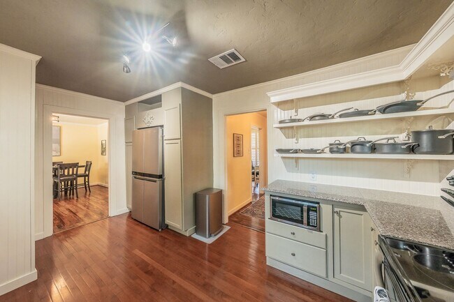 Building Photo - 2157 W Lotus Ave
